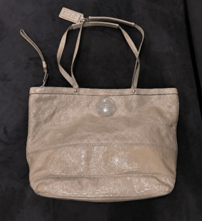 Coach Chelsea Leather Heritage Tote in Parchment/Graphite J1182-F15142